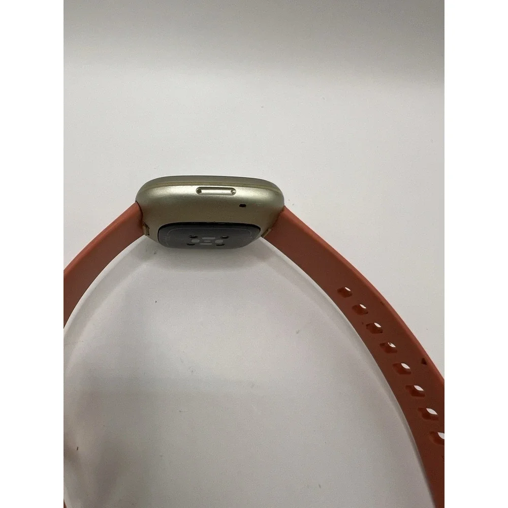 Fitbit Versa Smartwatch Parts Only Does Not‎ Turn On
